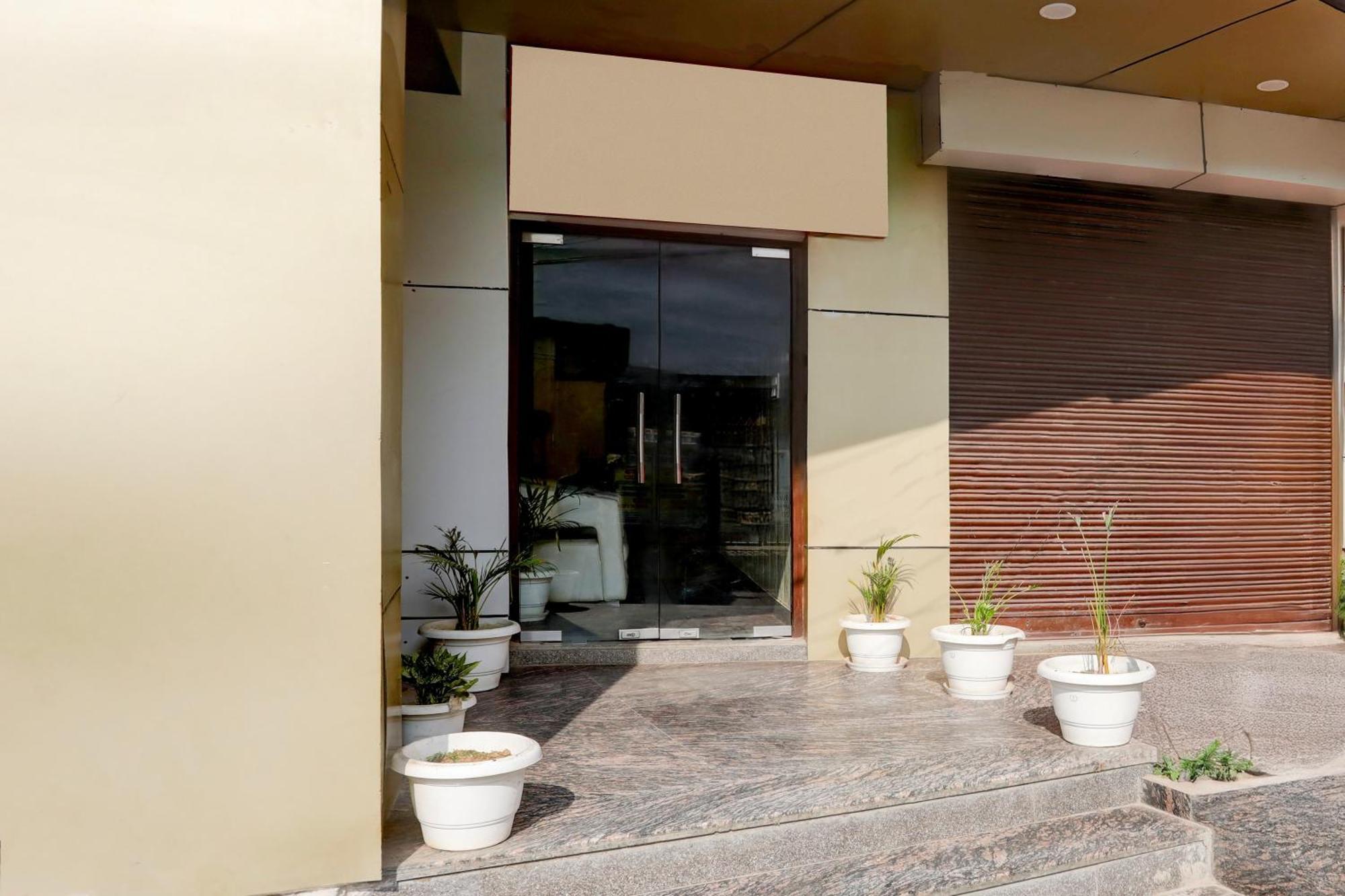 Super Hotel O Sankat Mochan Gandhi Nagar Kakarmatha Exteriér fotografie